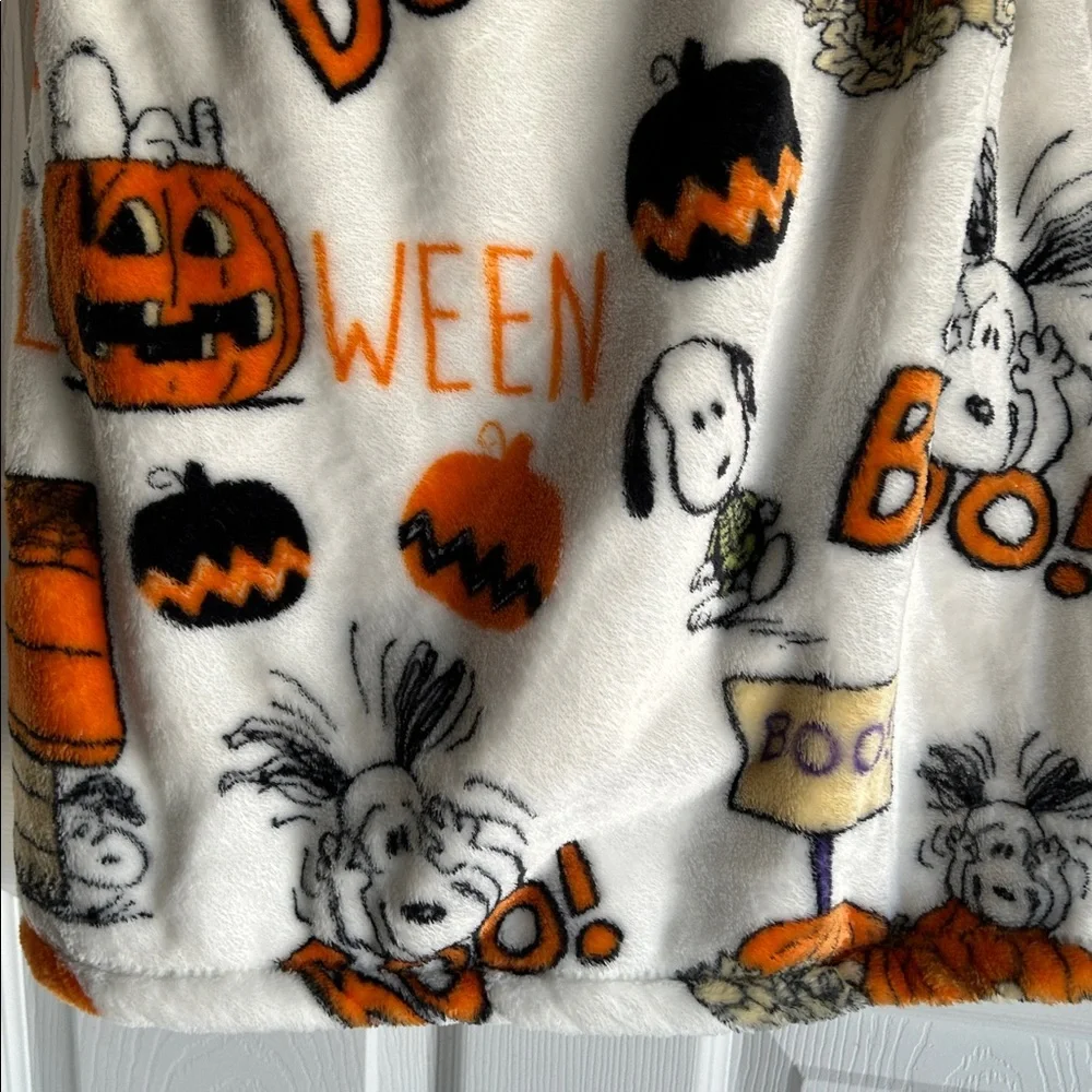Snoopy Festive Halloween Throw